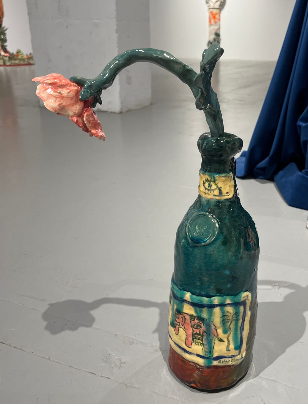 Julio Galindo, Botella con Flor, 2024