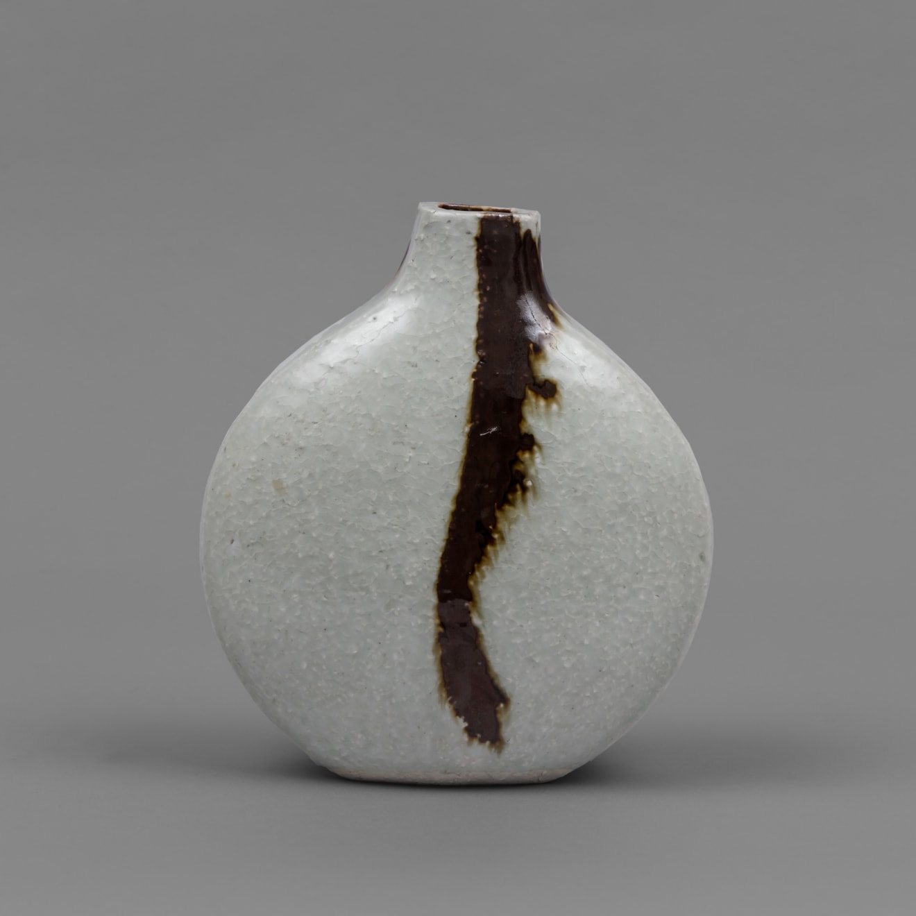 Janet Leach, Flattened round vase