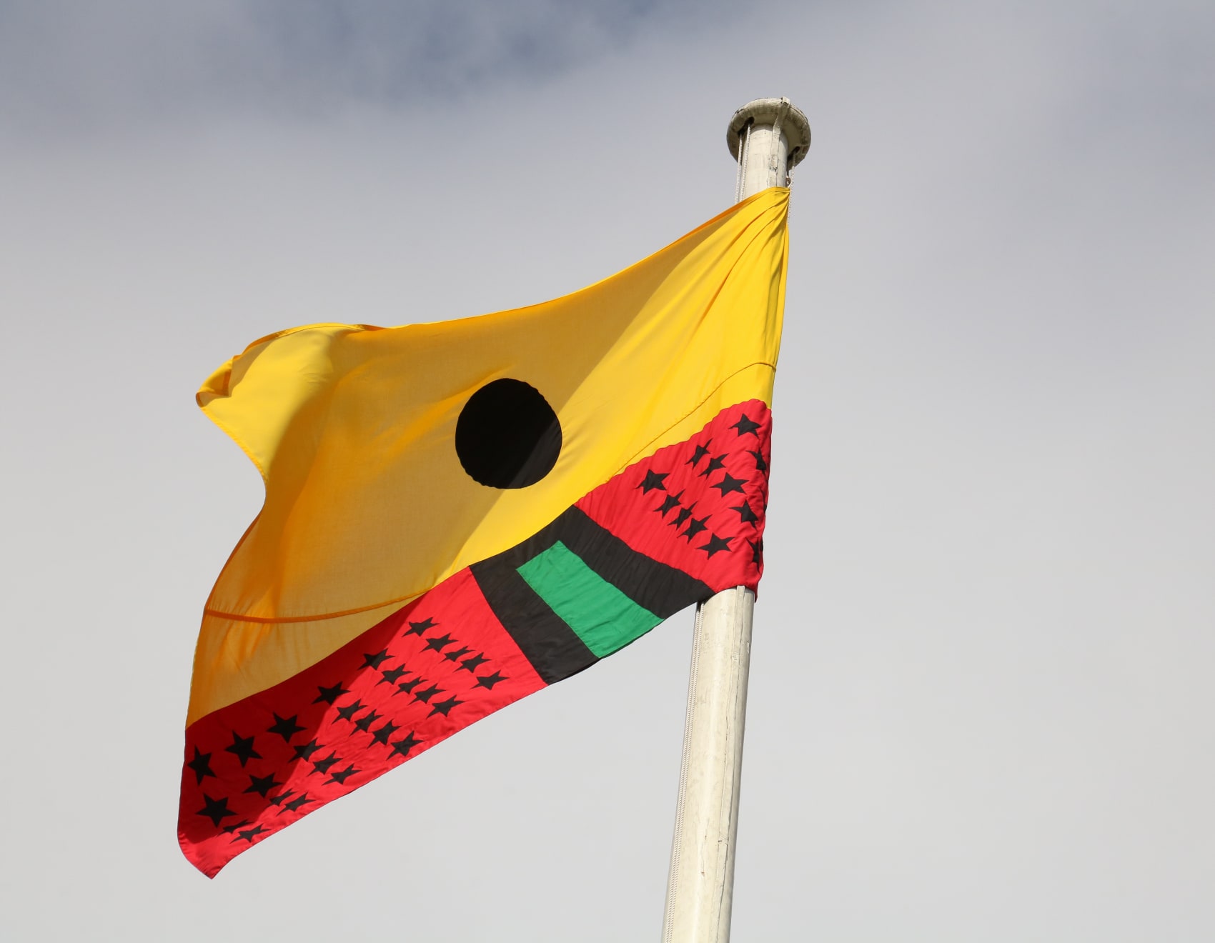 Larry Achiampong, PAN AFRICAN FLAG FOR THE RELIC TRAVELLERS’ ALLIANCE, 2017