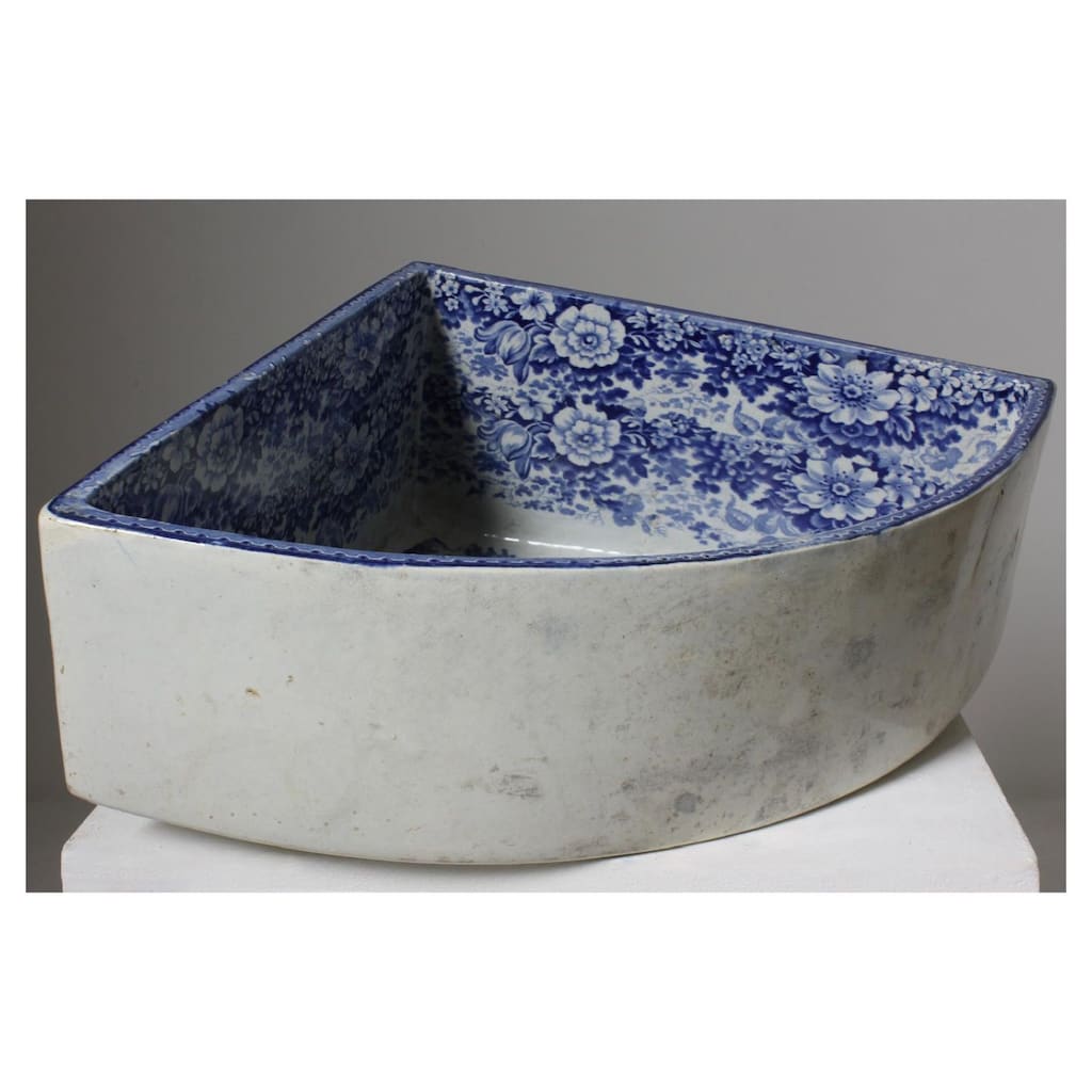 Early To Mid 19th Staffordshire Blue And White Corner Sink ( sold )