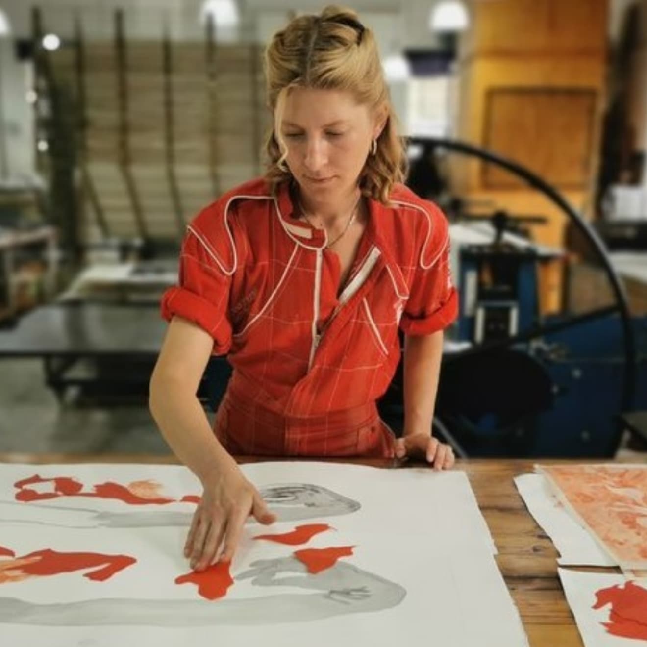 Anna van der Ploeg For Anna van der Ploeg, the influence of contemporary female artists like Anne Carson, Jeanne Gaigher, and Lynette Yiadom Boakye cannot be overstated. They embody an 