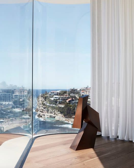 Pacific View Point House by Luigi Rosselli Architects. Interior Design by Alwill Interiors. Photographed by Prue Ruscoe.