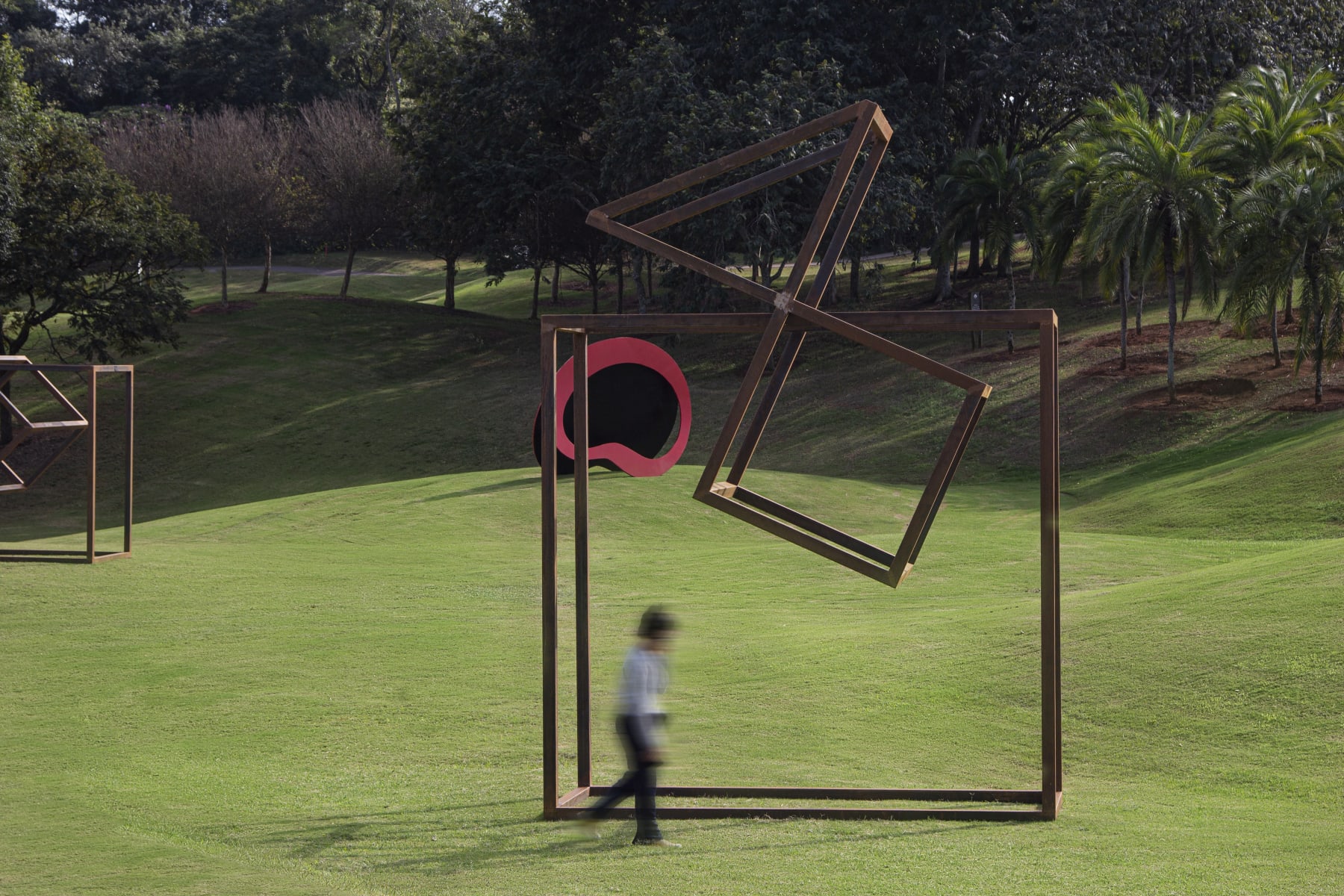Raul Mourão, Hourglass, 2020
