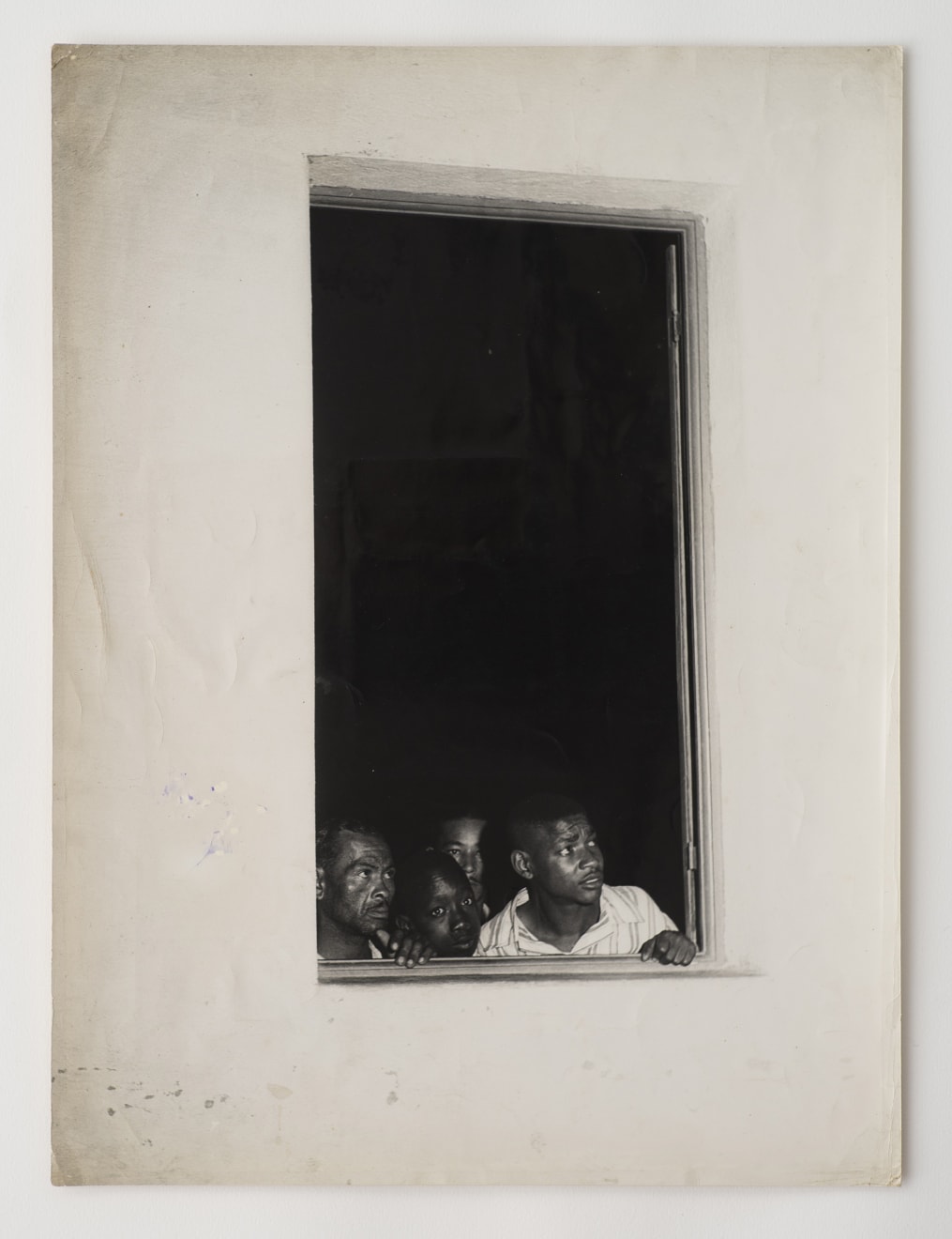 Thomaz Farkas, “Pessoas assistindo a um ensaio de escola de samba”, Rio de Janeiro, déc. 1940