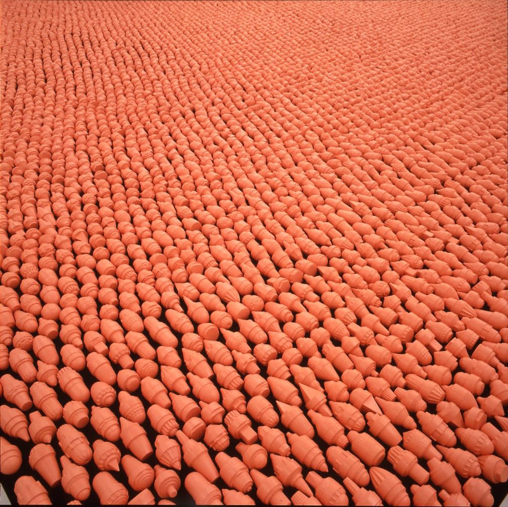 Allan McCollum, ¨Over Ten Thousand Individual Works¨, 1987