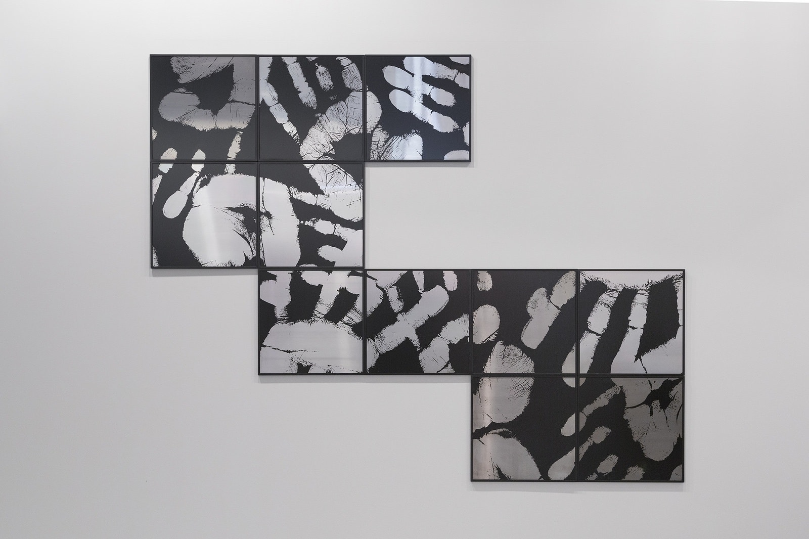 Regina Silveira, Touchin' Black 2, 2016