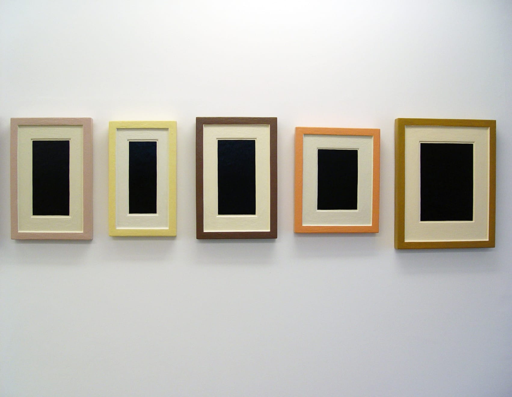 Allan McCollum, “Collection of Five Plaster Surrogates”, 1982/91