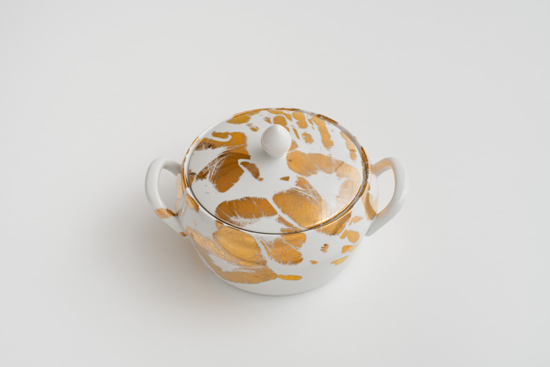 Regina Silveira, “Touching 1”, 2025