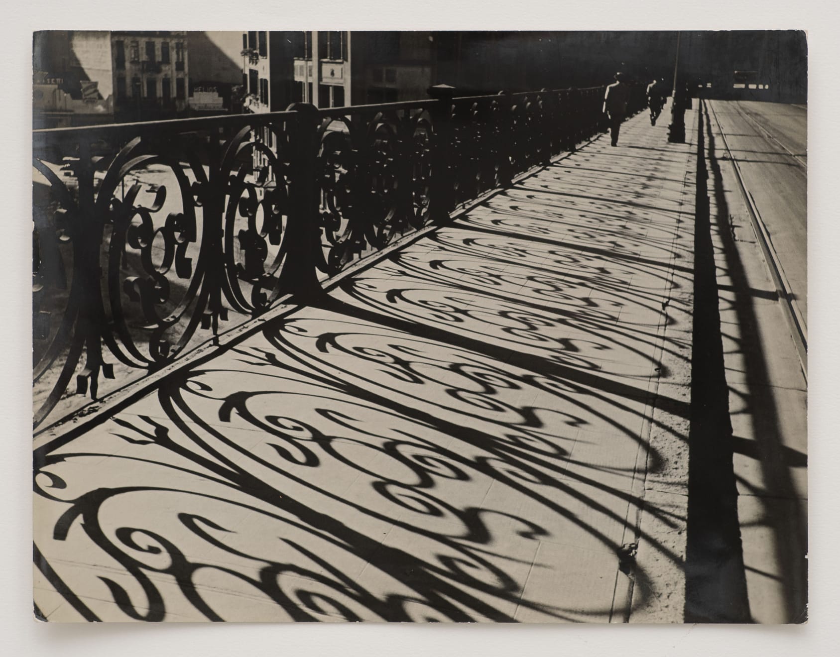 Thomaz Farkas, “Gradil do viaduto Santa Ifigênia”, São Paulo, 1945