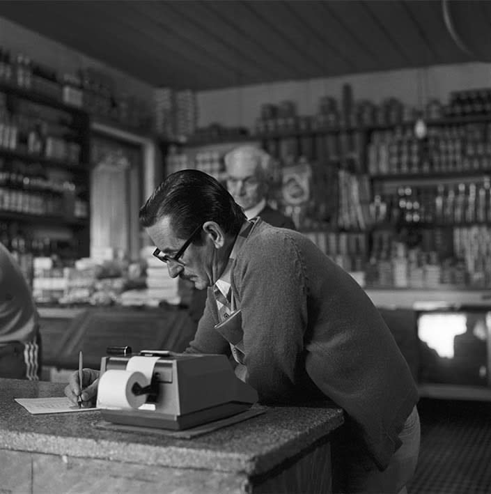 João Luiz Musa, “Mario no Balcão em Mumbuca”, 1997