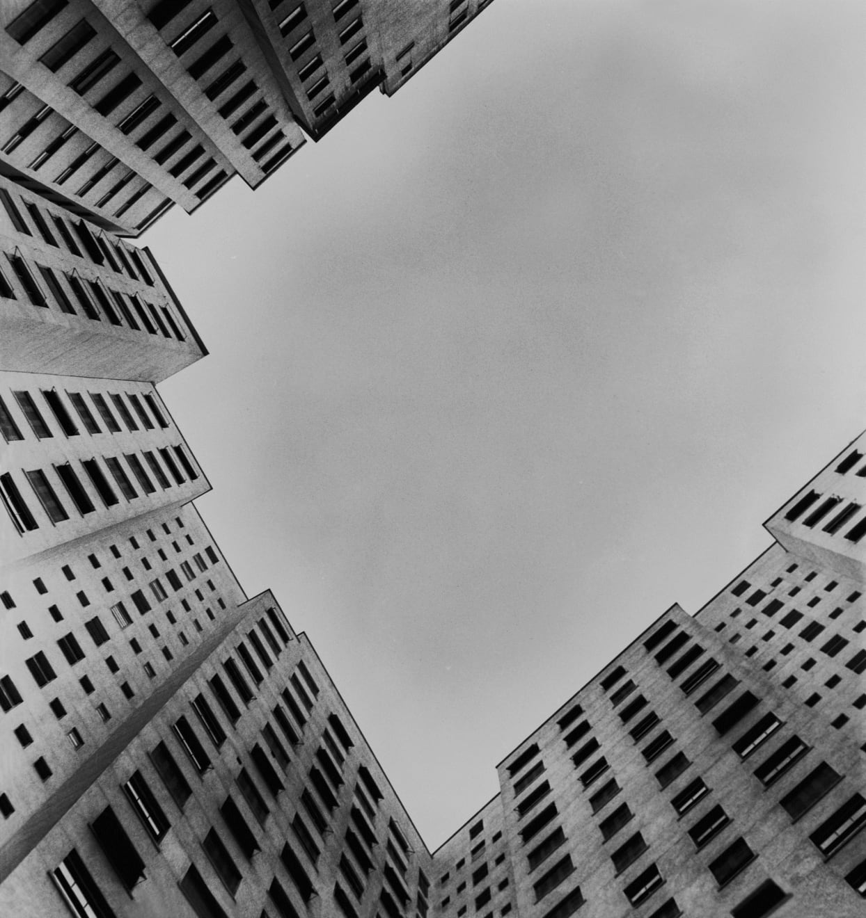 Thomaz Farkas, “Fachada Interior do Edifício São Borja, Rio de Janeiro”, 1945 / 2013