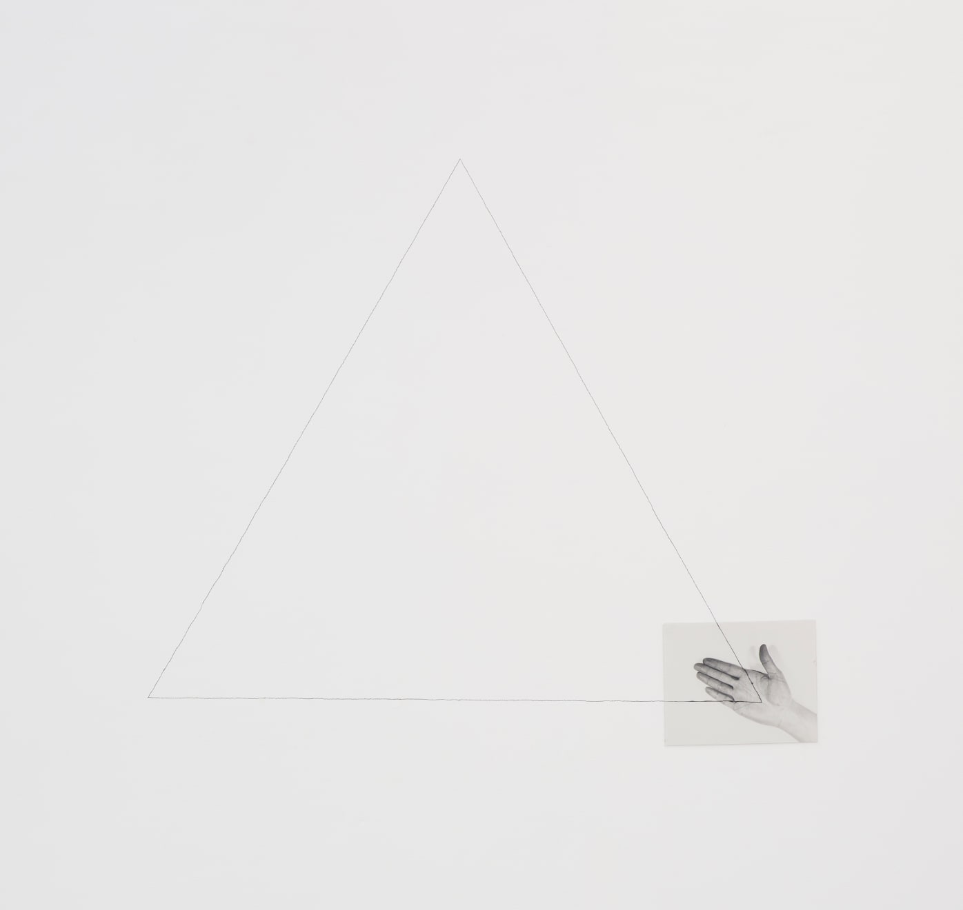 Liliana Porter, Sem título (Triangle with One Hand | Right), 1973