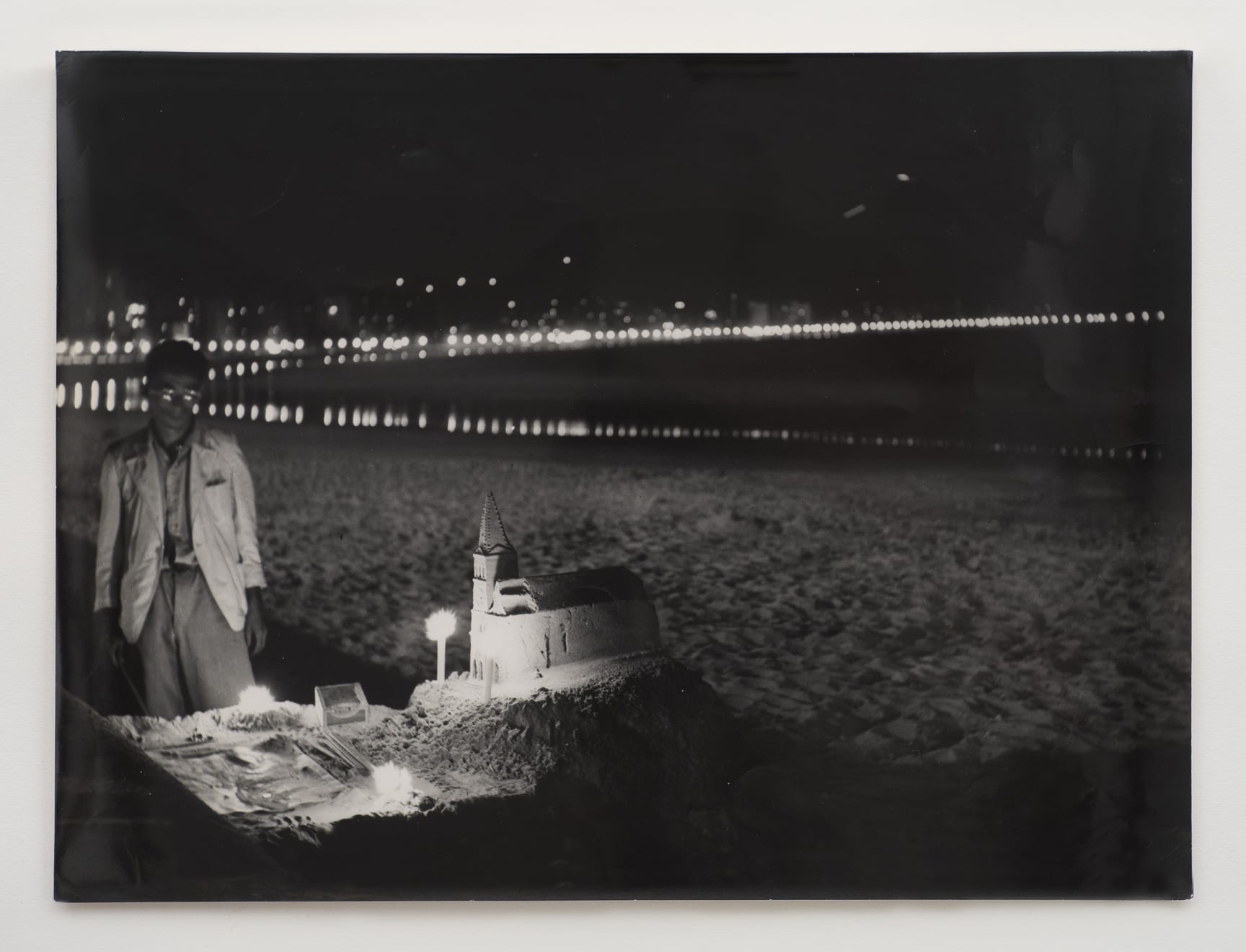 Thomaz Farkas, “Escultor na areia de Copacabana”, Rio de Janeiro, déc. 1940