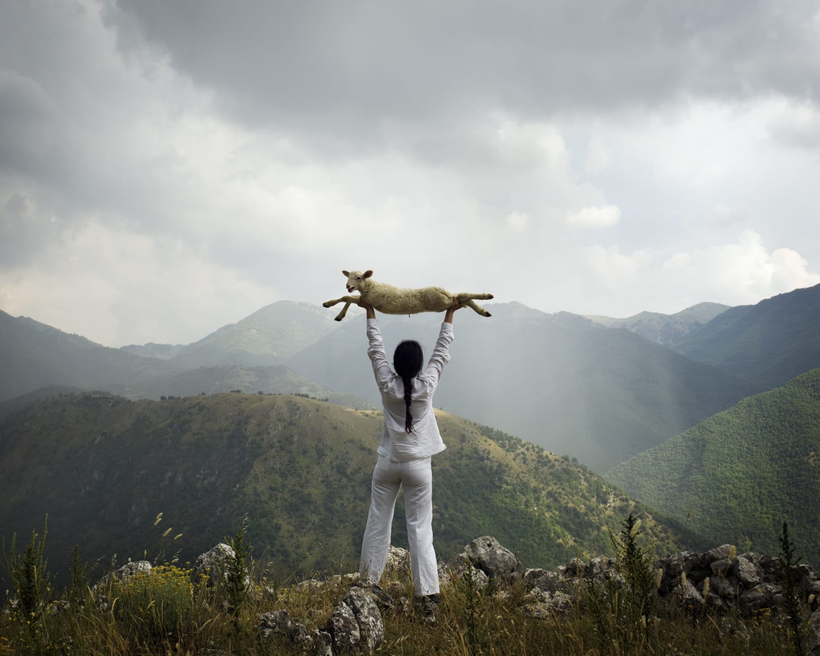 Marina Abramovic, Holding the Lamb, 2010