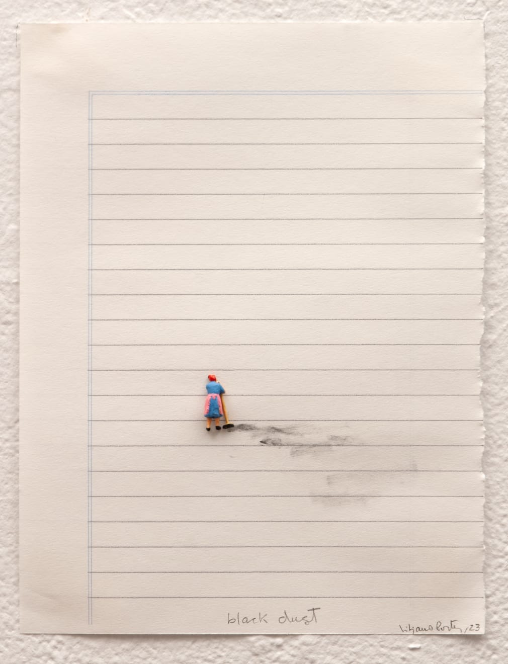 Liliana Porter, “Black dust”, 2023
