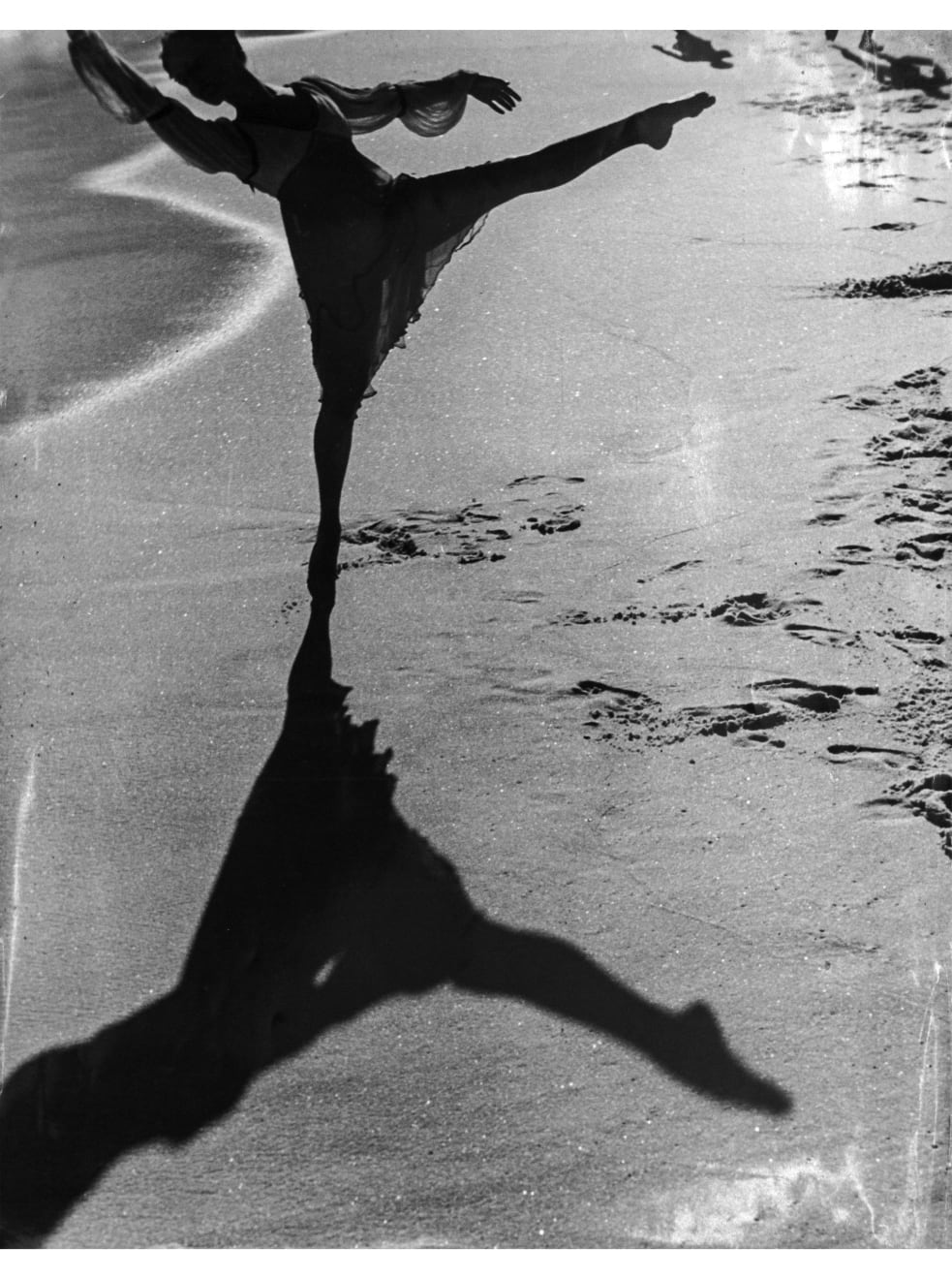 Thomaz Farkas, “Bailarina na praia”, 1946