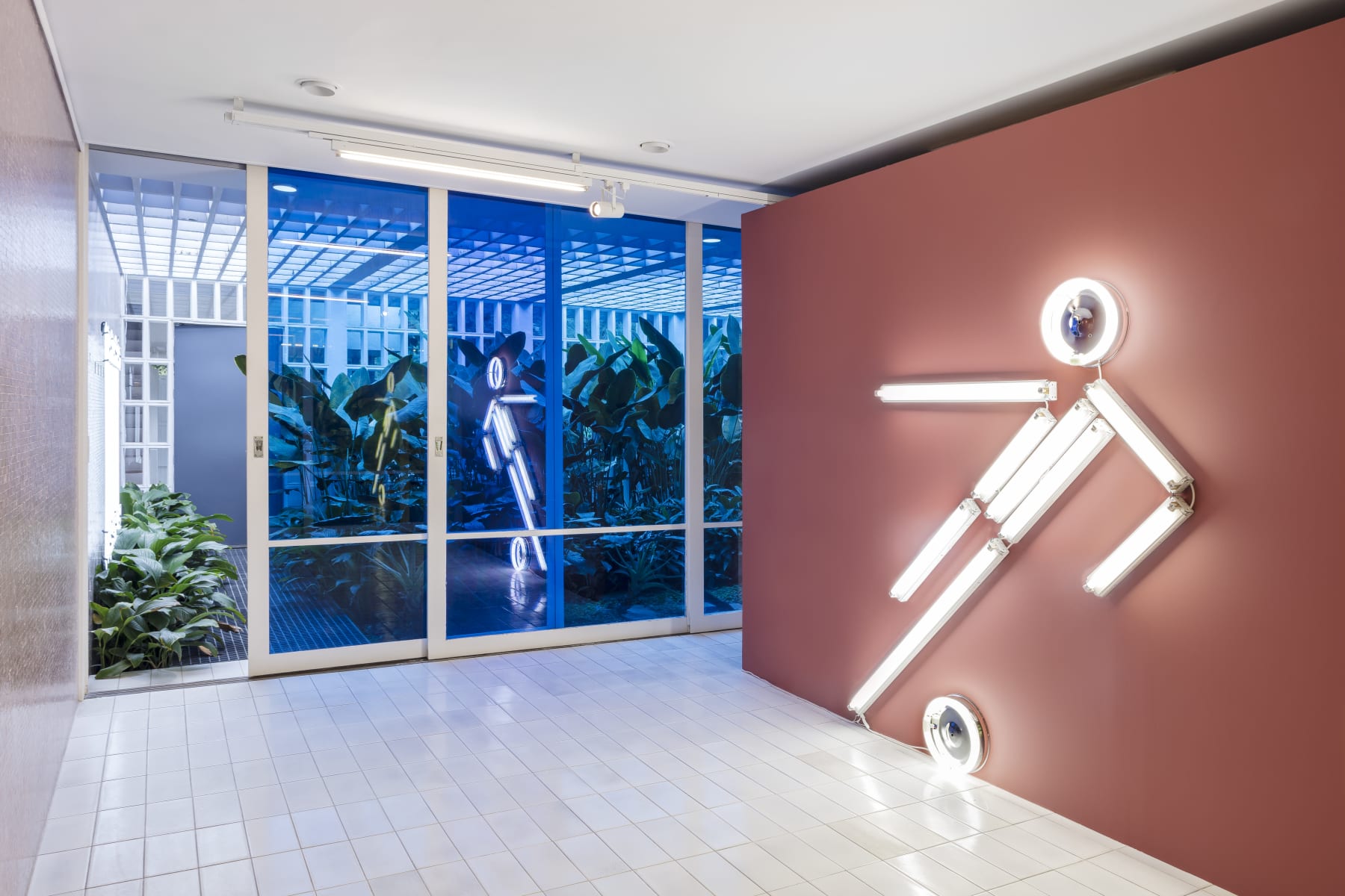 Iván Navarro, vista da exposição 