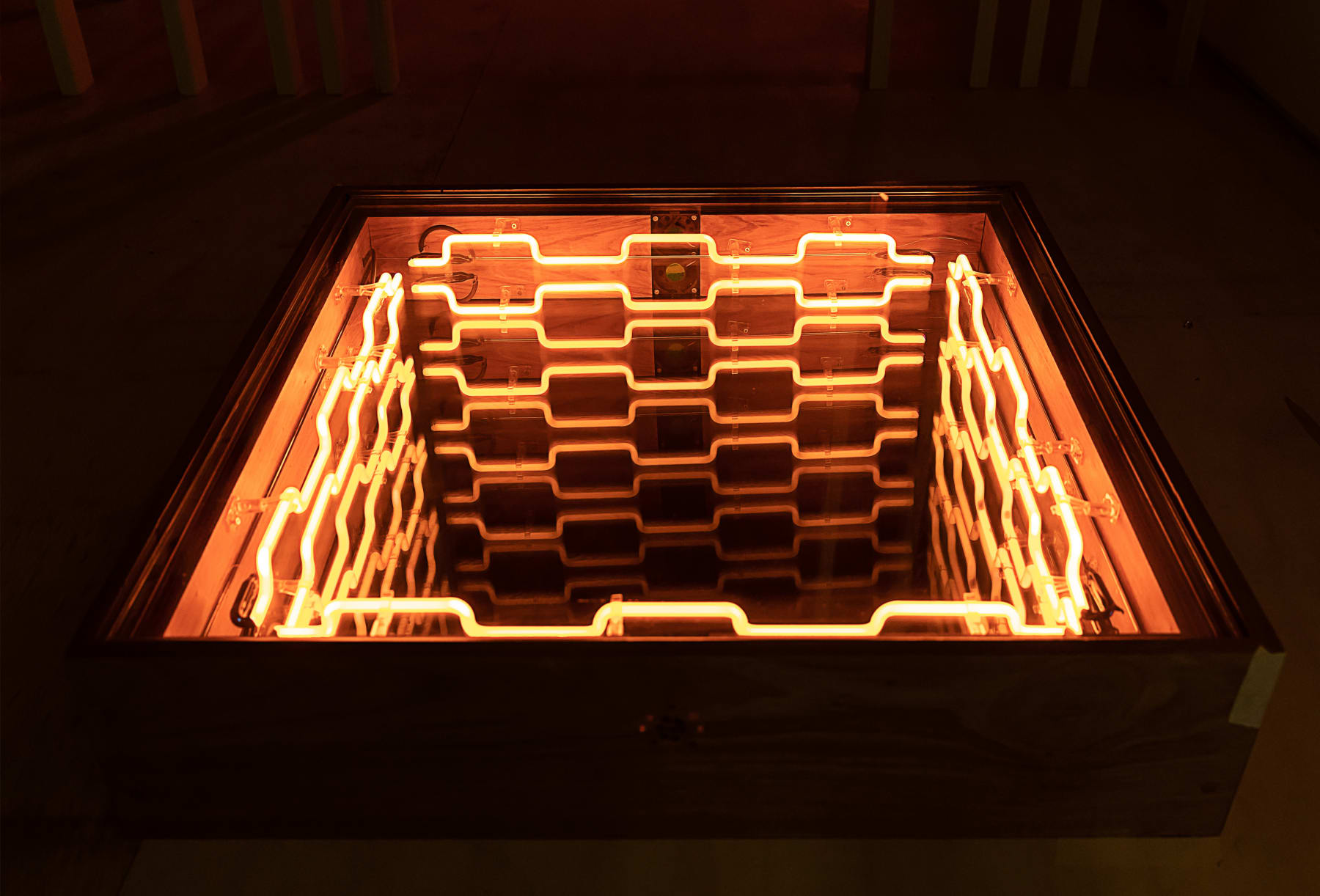 Iván Navarro, Chaminé (Laranja) | Chimenea (Orange), 2020