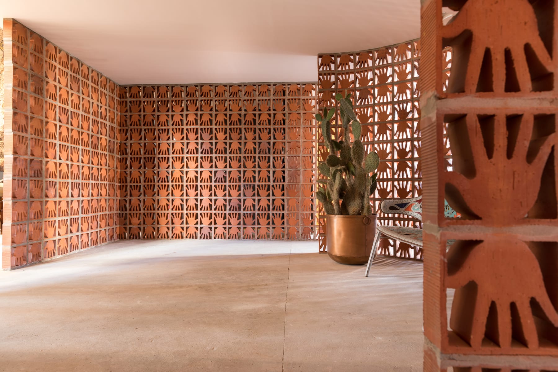 Campana, Cobogó Mão, 2022