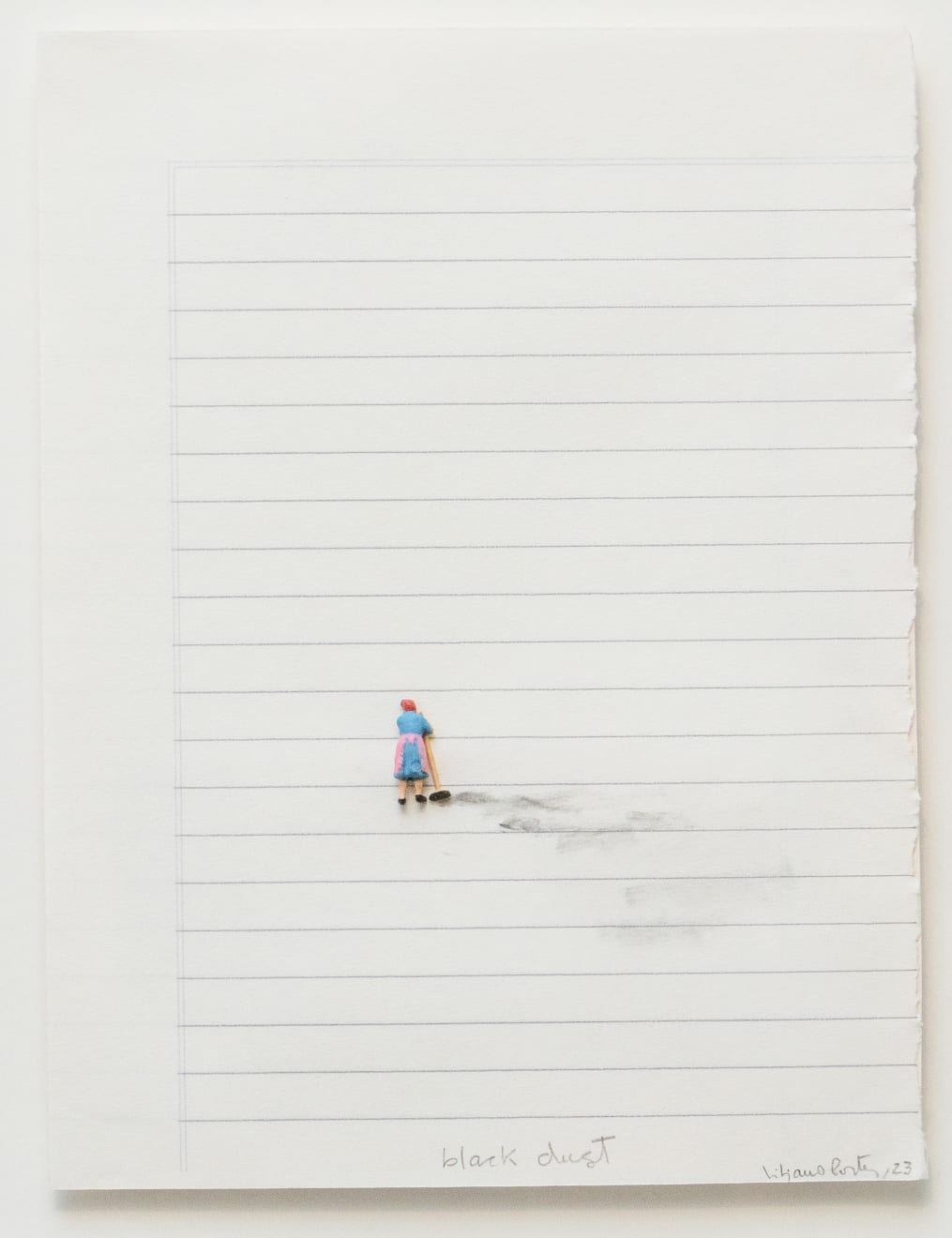 Liliana Porter, “Black dust”, 2023