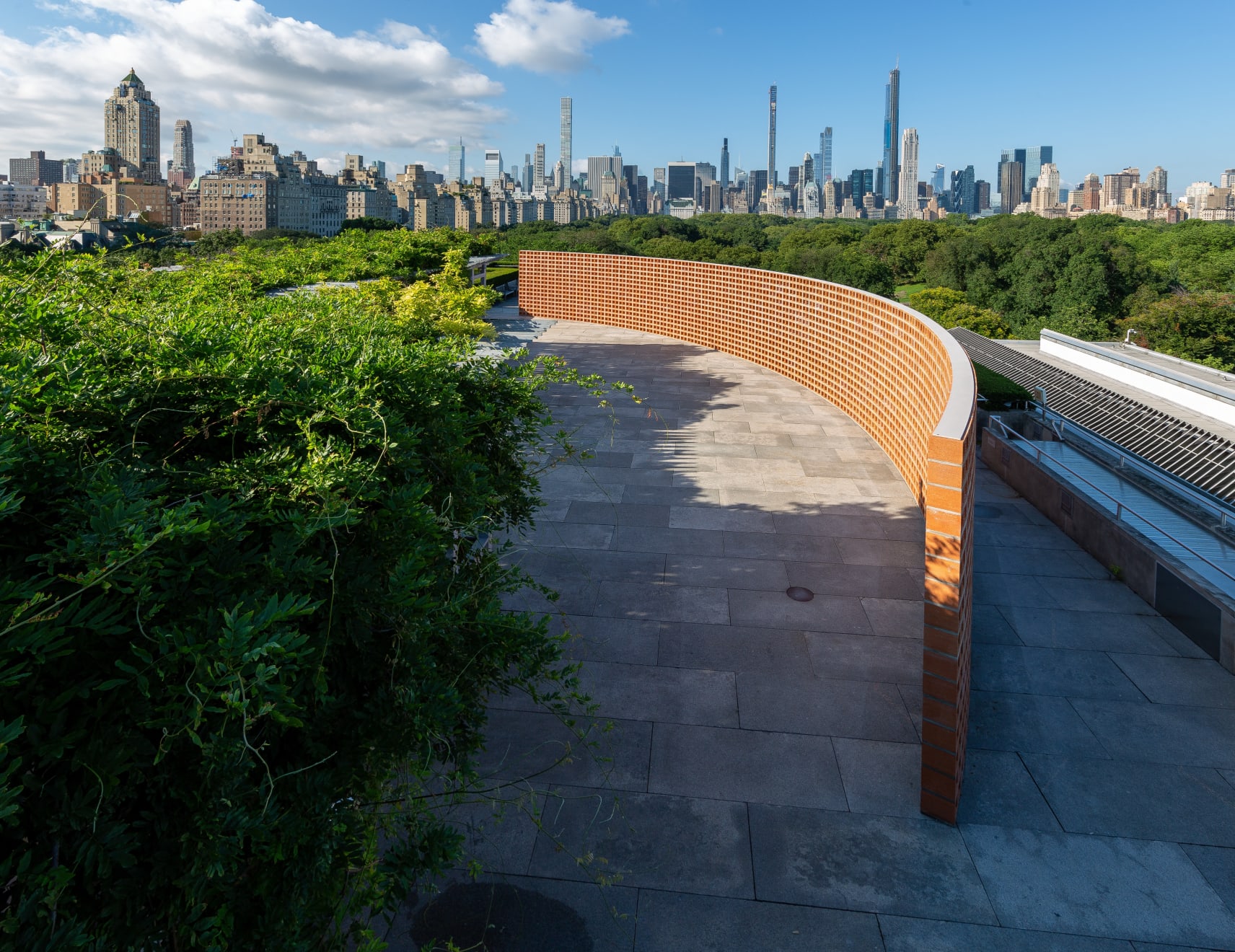 vista da exposição Lattice Detour, The Roof Garden Commission, The Met, New York EUA