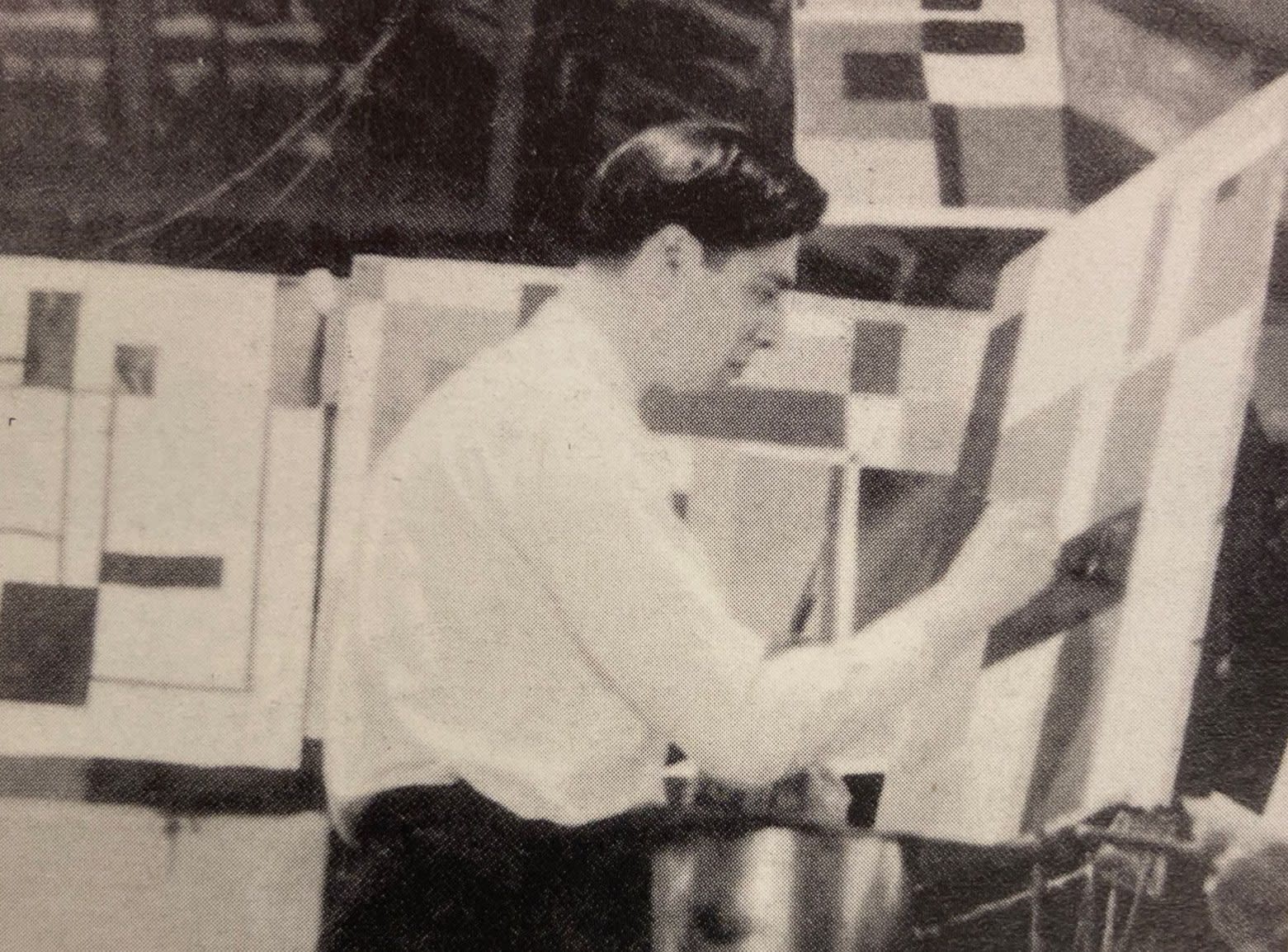 Waldemar Cordeiro em seu ateliie / in his studio, 1949