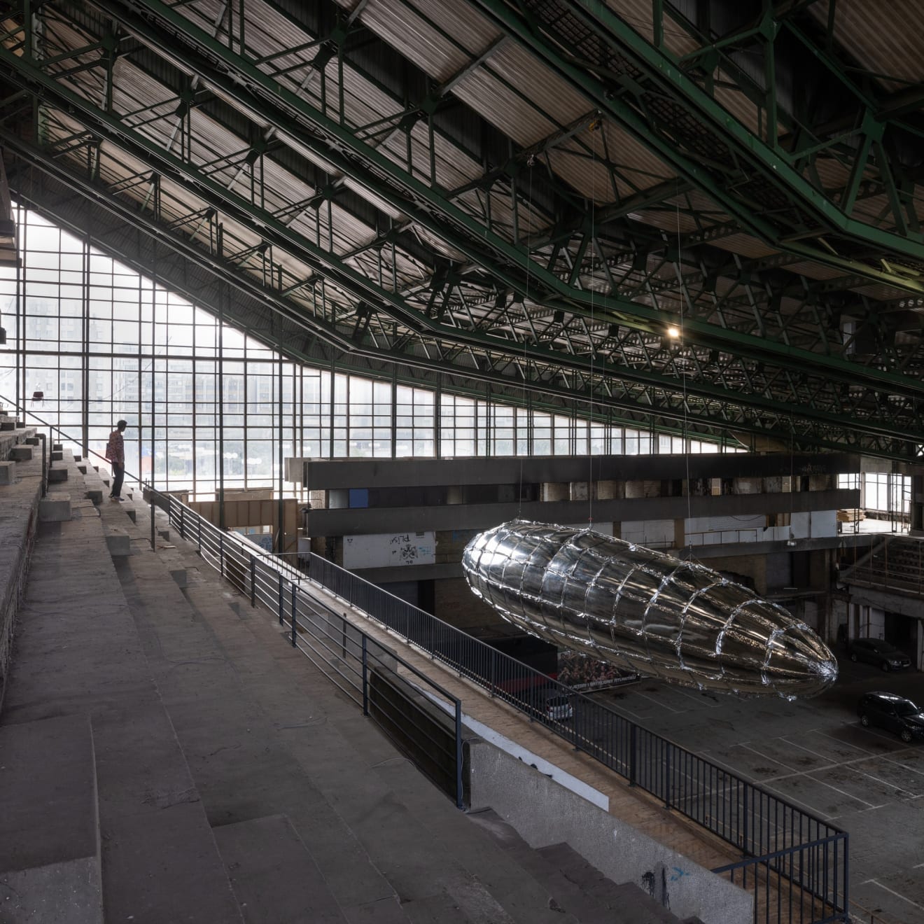 Lee Bul, Willing to Be Vulnerable – Metalized Balloon V4, 2015/2020. Installationv view Fabric, PET film, air blower, electronic wiring,...
