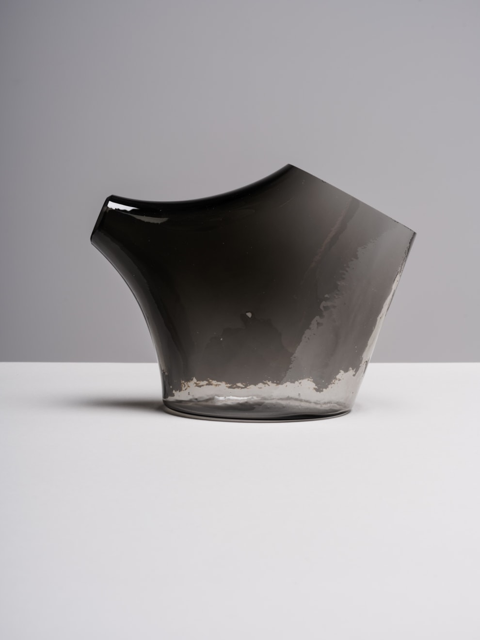 Aldo Bakker, HopStep - Blown glass (Grey), 2021
