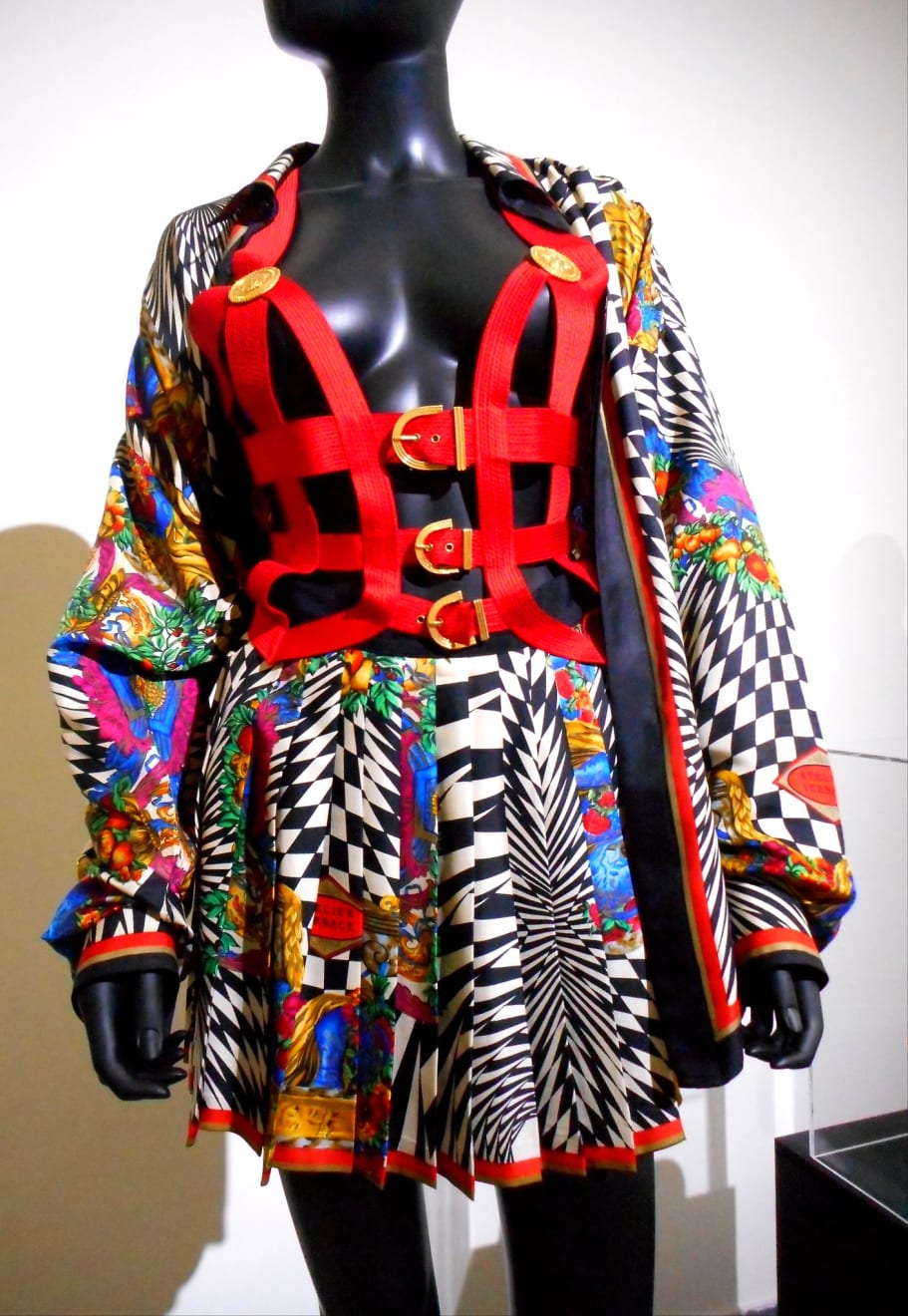 Designer Giovanni Versace was a collector and admirer of Victor Vasarely’s work. "'Dialoghi Dissing / Gianni Versace - Magna Grecia Tribute' exhibition up to September 20, 2017 at Archaeological Museum of Naples" by Carlo Raso is marked with Public Domain Mark 1.0.