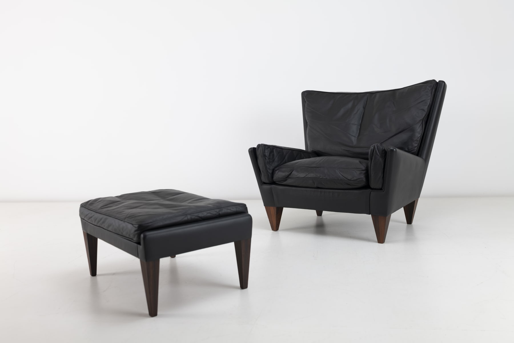 Illum Wikkelsø, V11 - Armchair & Ottoman, 1965