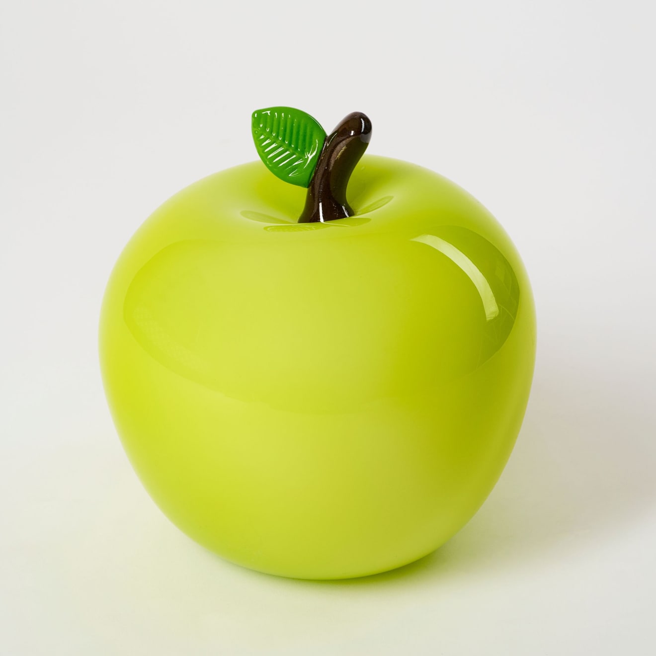 Phillip Bandura, Green Apple, 2024