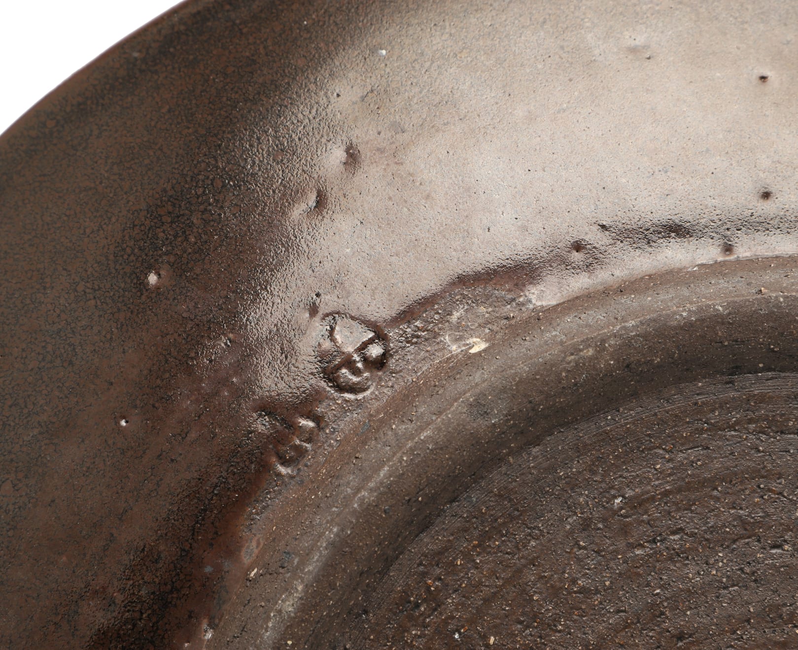 Janet Leach, Charger