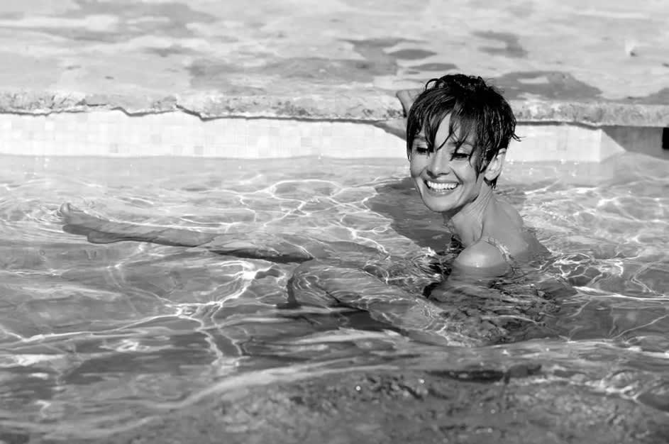 Terry O'Neill, AUDREY SWIMS B&W (Posthumous) , 1966