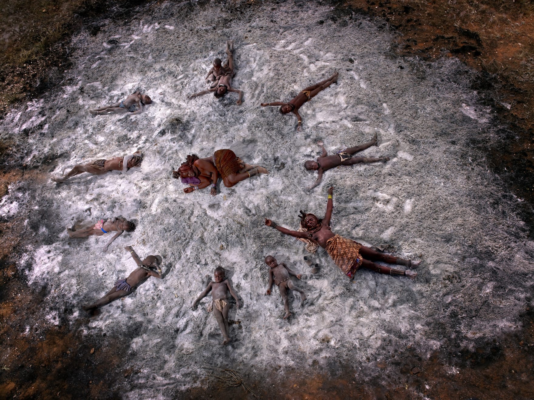 NICOLAS HENRY, L'HORLOGE DU TEMPS DANS LES CENDRES DU FEU SACRE / THE CLOCK OF TIME IN THE ASHES OF SACRED FIRE, 2012