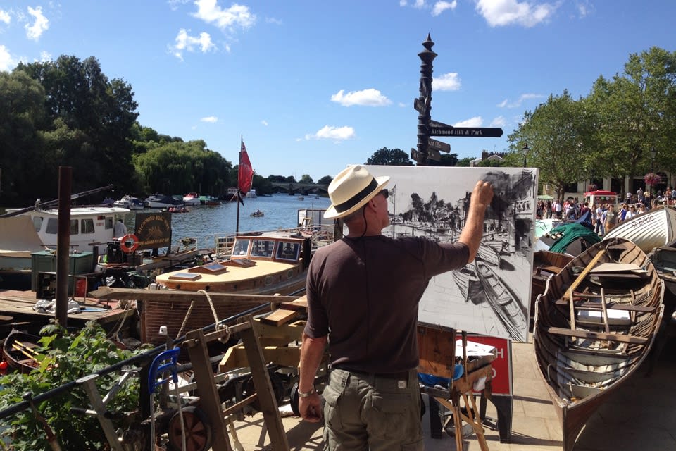 Gerard Byrne painting plein air 'Boats at Richmond'