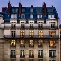 Lighting the candles, Avenue Stephane Mallarmé 75027