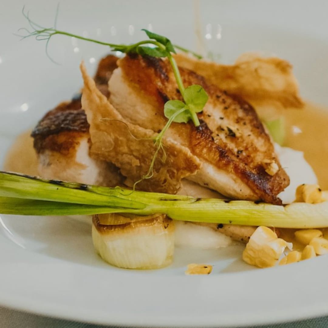 https://www.dinnerladiesltd.com/
