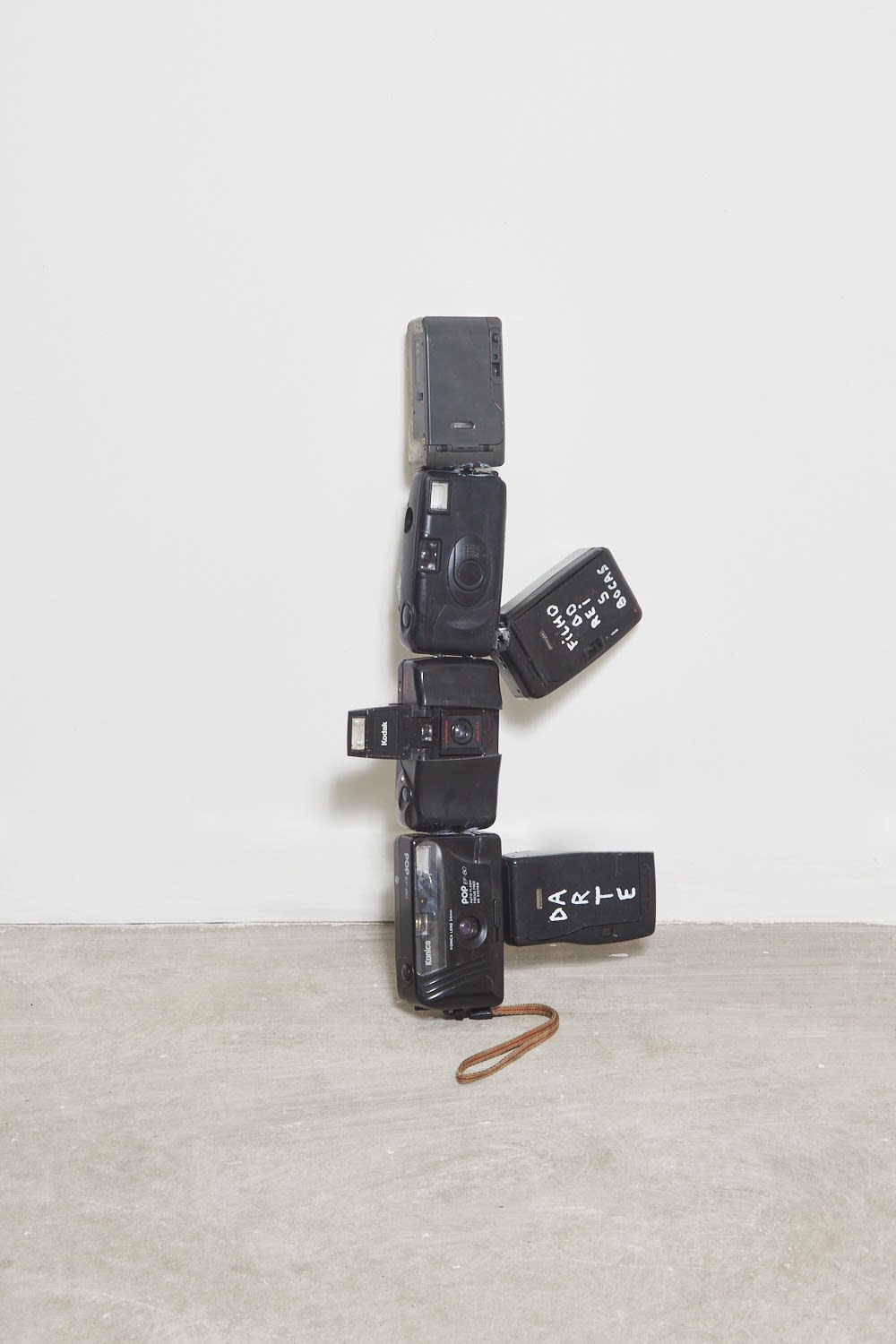 Allan Weber, Sem título, da série Traficando Arte [Untitled, from the series Traficando Arte], 2022