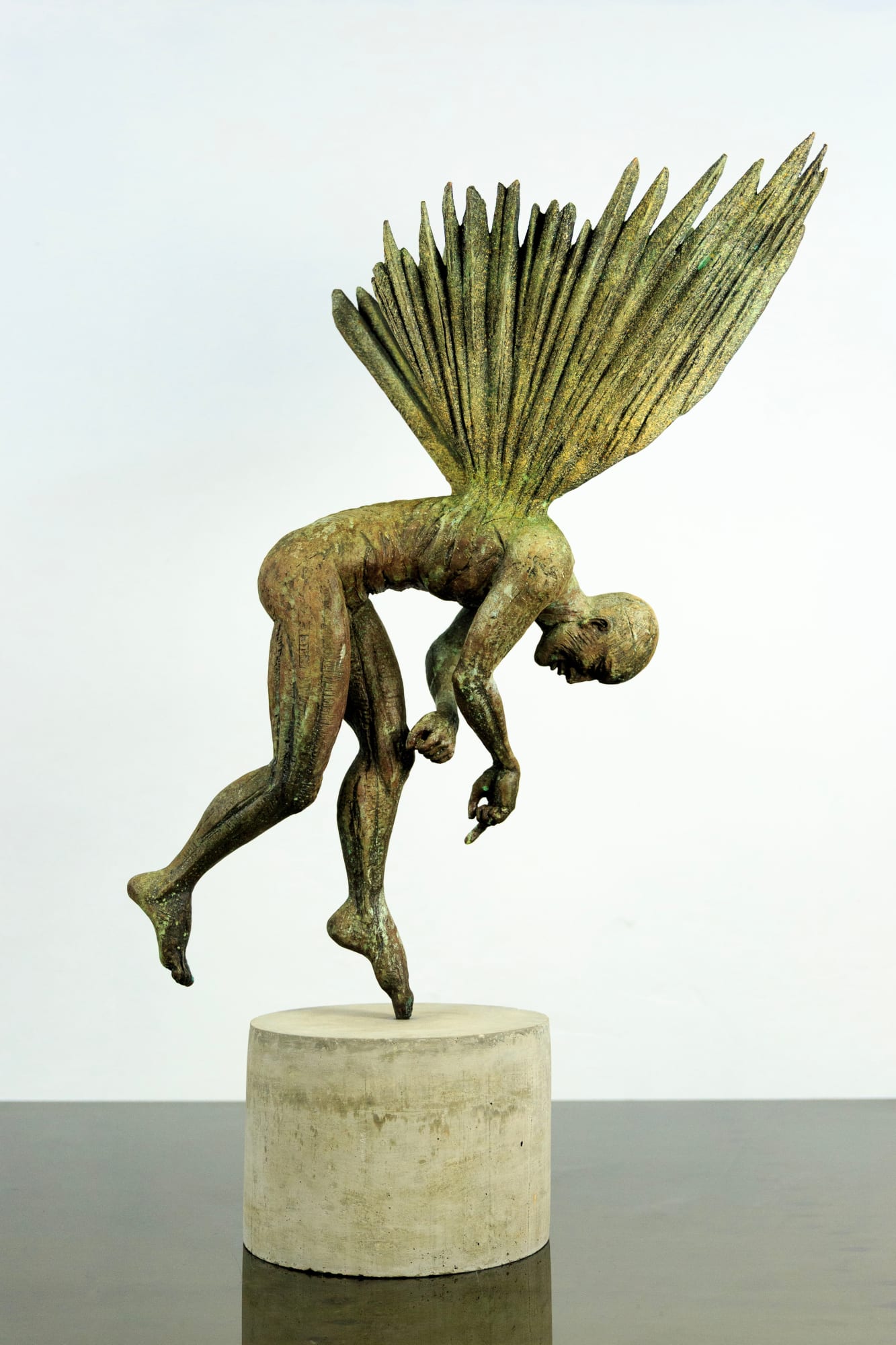 Anton Smit, Crouching Angel Medium, 2024