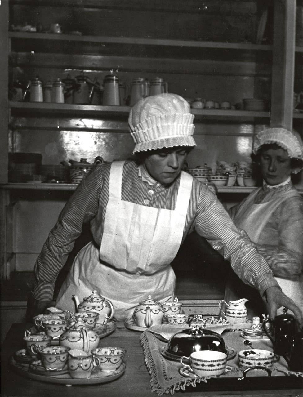 Bill Brandt, The Perfect Parlourmaid, 1935