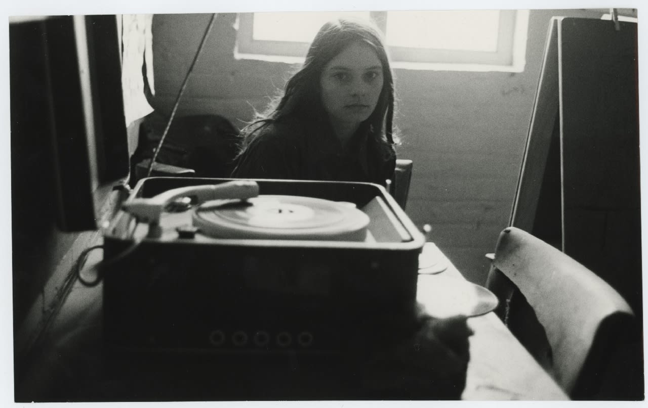 Jo Spence, Gypsies (inside a caravan), 1974