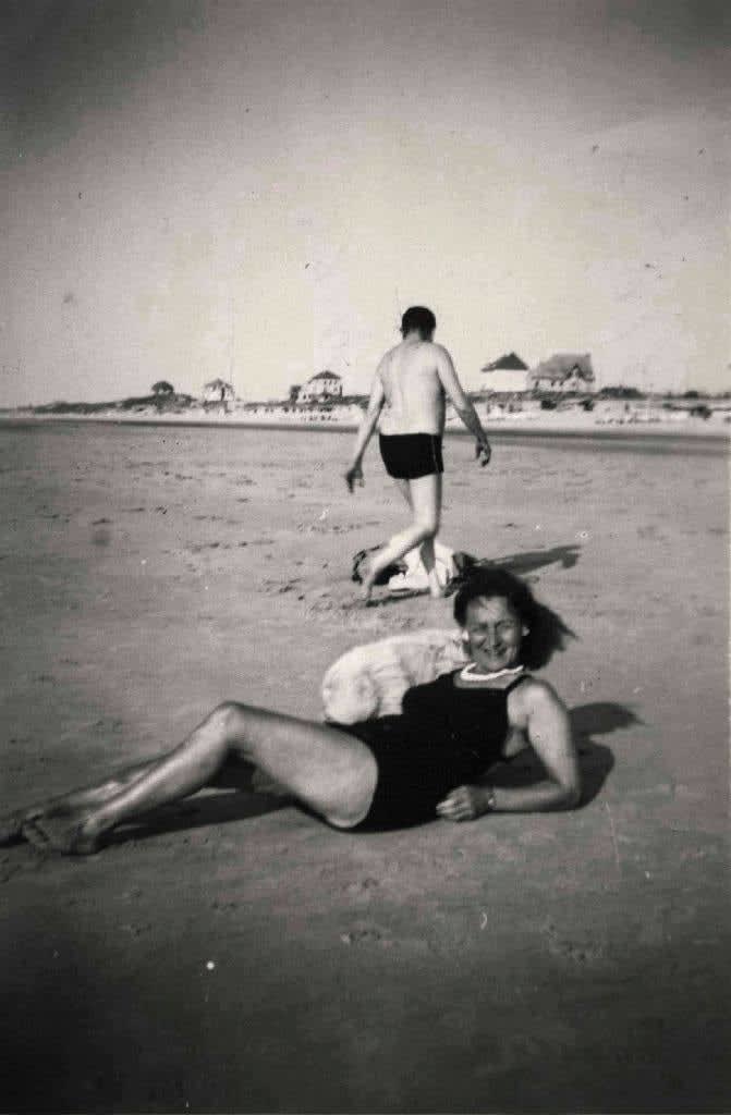 René Magritte, Georgette et René Magritte au Coq-sur-Mer, c. 1947