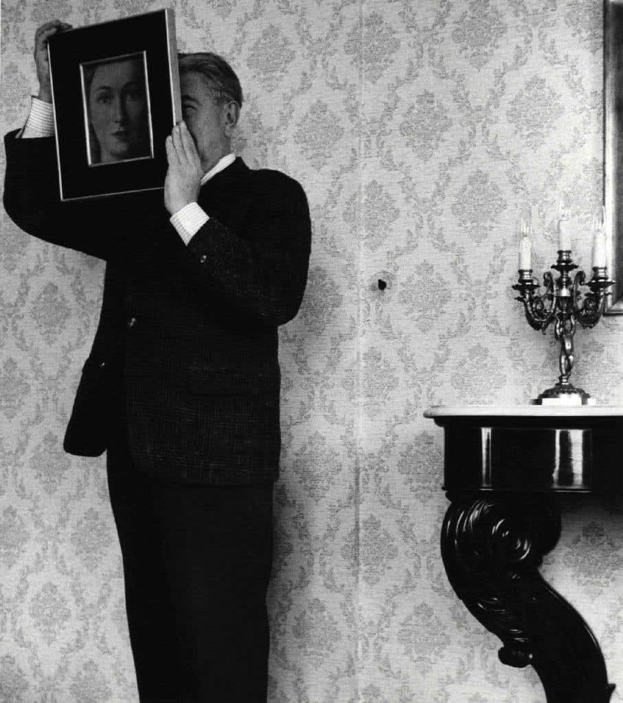 René Magritte, René Magritte posant avec "La Ressemblance" (partie de L'évidence éternelle" (1954), 1962-1964