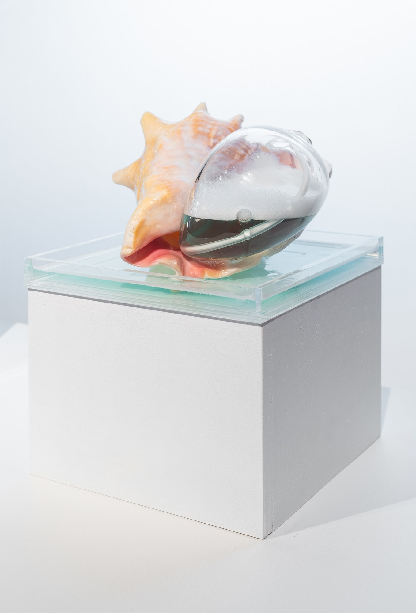 Emily Endo, Neon Venus II (Blue Fountain), 2019