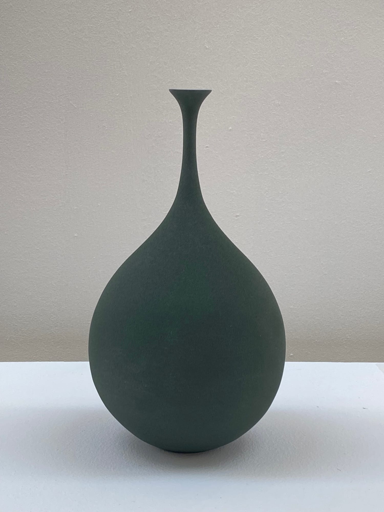 Sophie Cook, Medium pod dry green-graphite, 2023