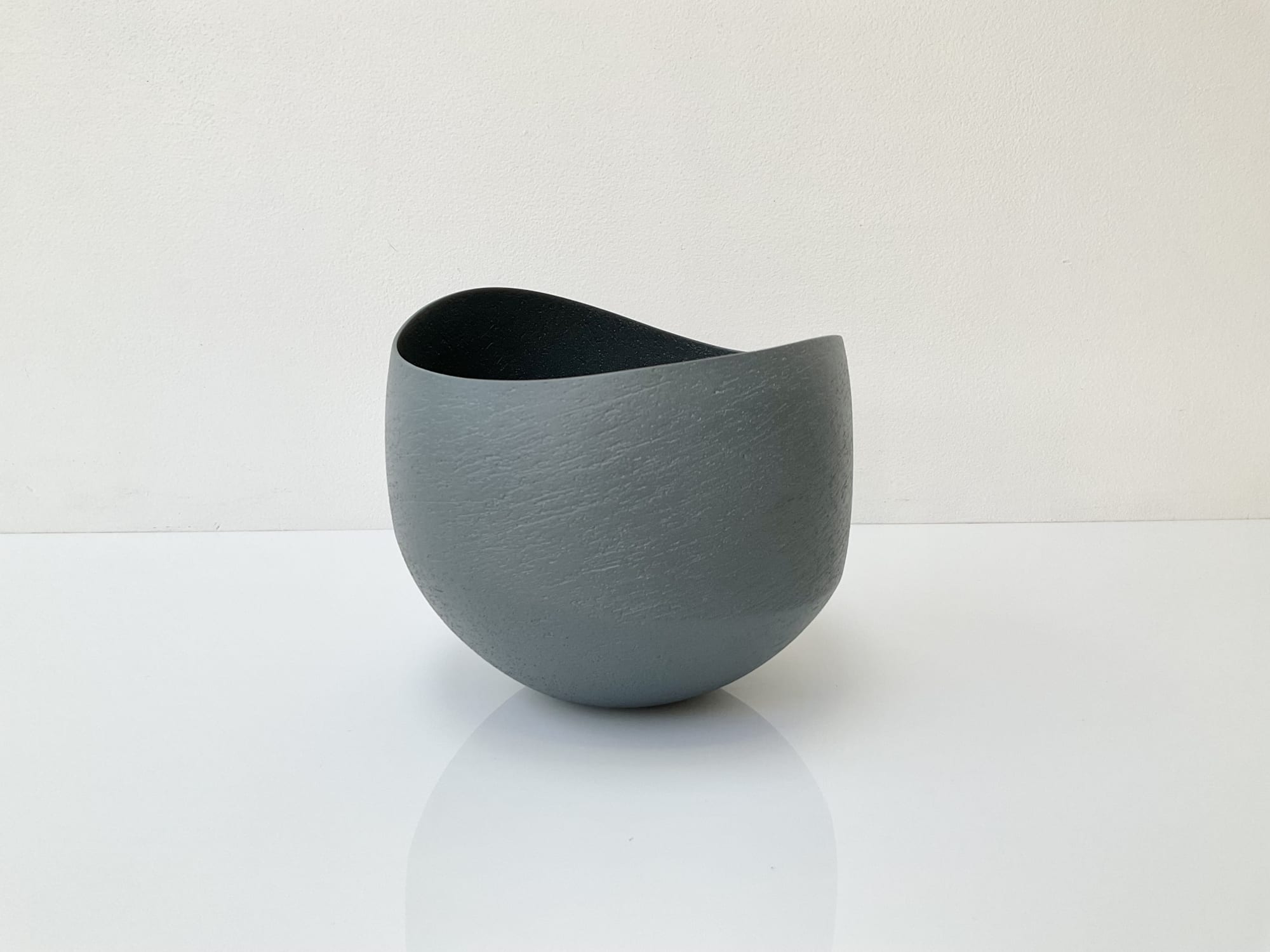 Ashraf Hanna, Blue Grey Bowl
