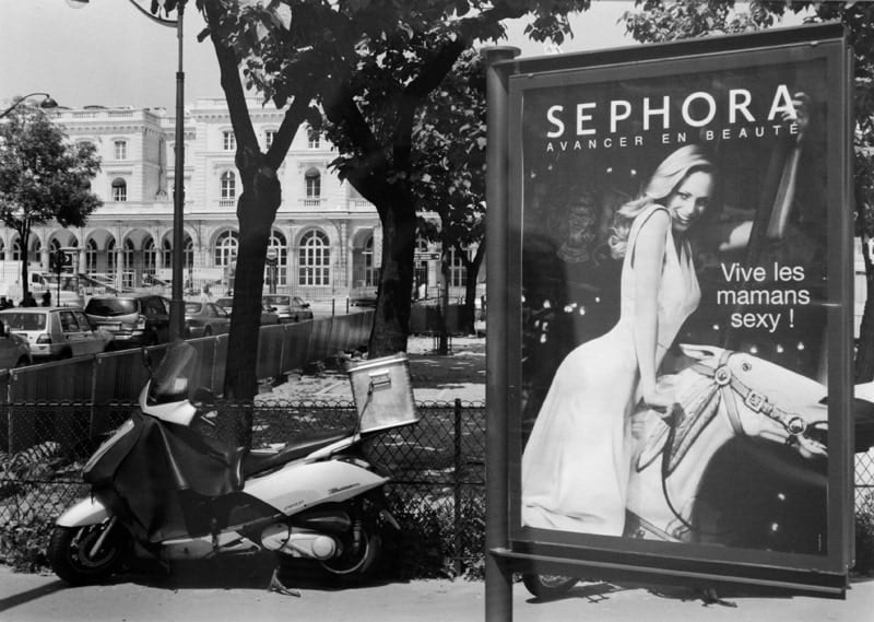 Thaddeus Holownia, Paris After Atget, Place Madeleine Braun, Vive les Maman Sexy, Paris, 2007