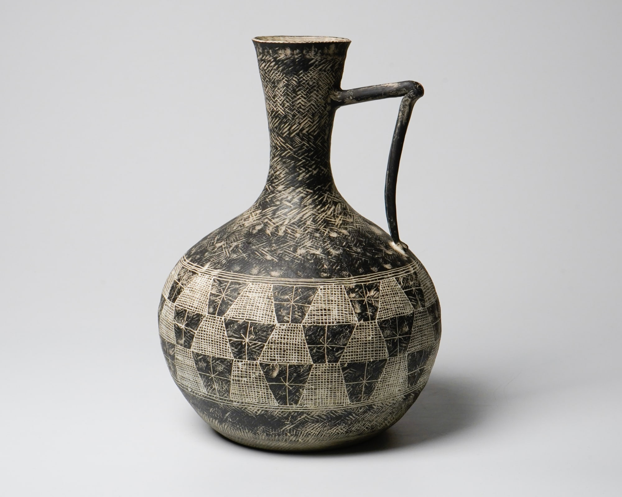 Yasuhara Kimei 安原喜明, Flower Vase 花挿 炻器線彫文