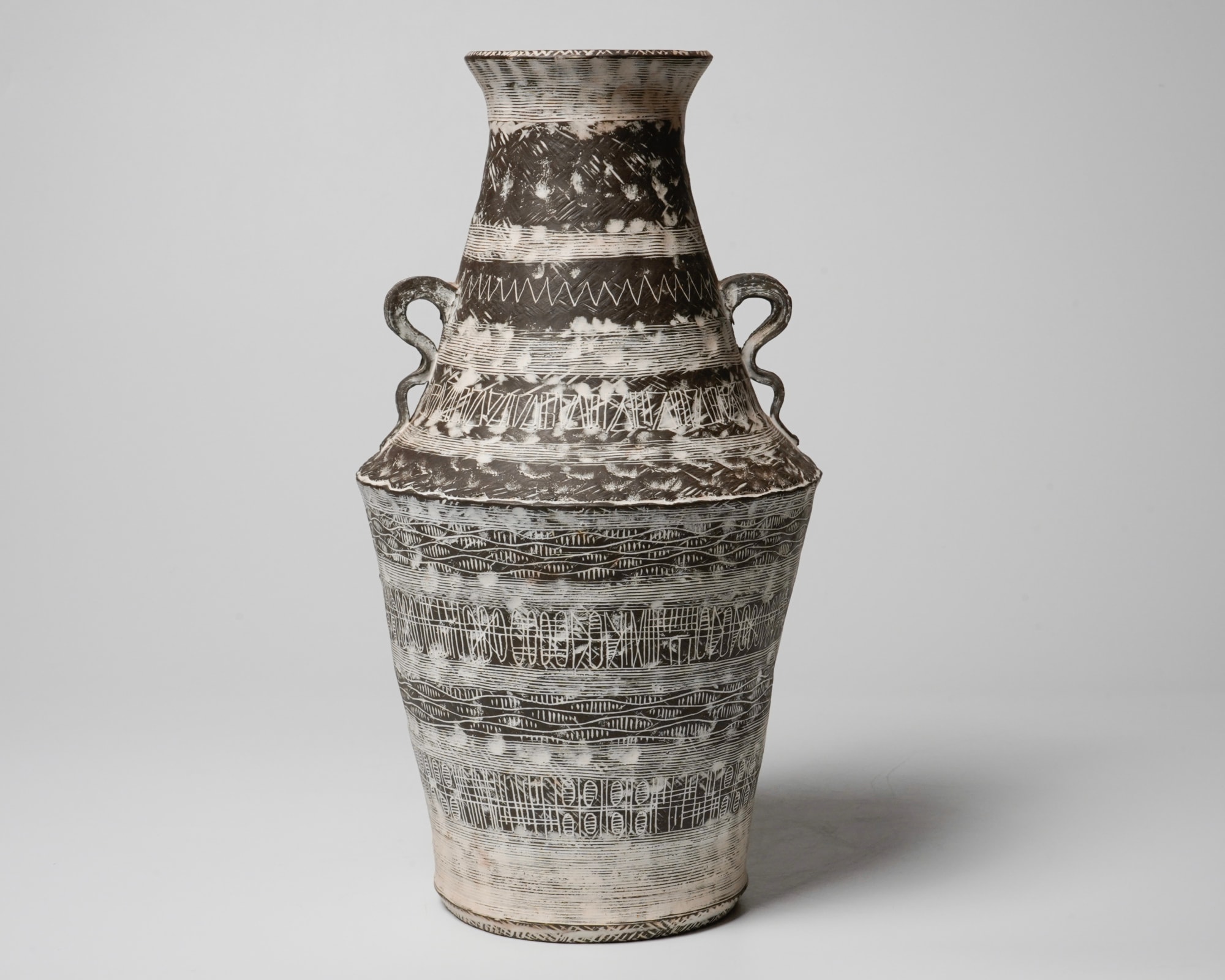 Yasuhara Kimei 安原喜明, Flower Vase 炻器線彫白泥象嵌文花挿