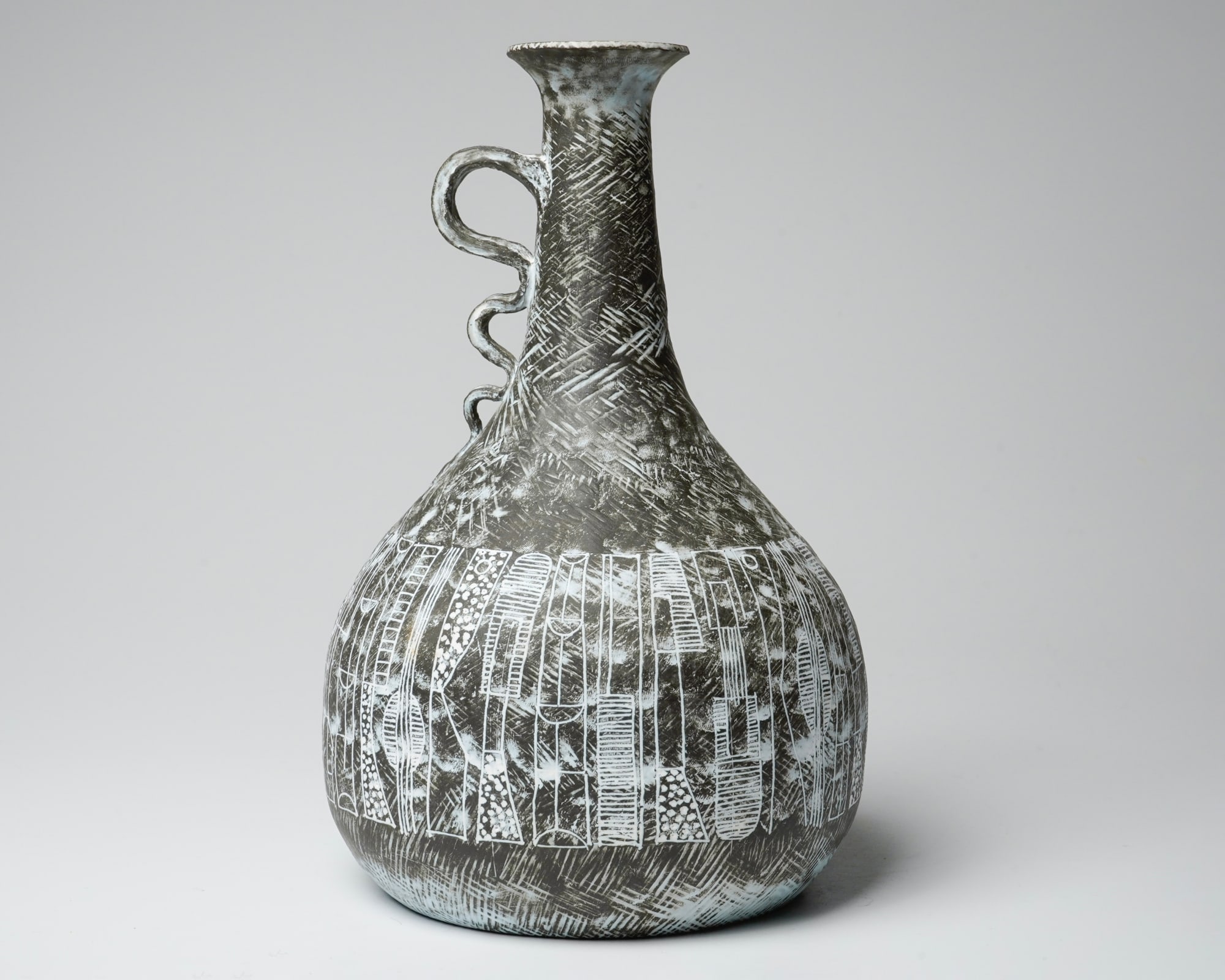 Yasuhara Kimei 安原喜明, Flower Vase with Handle 花挿 手付 炻器線彫文